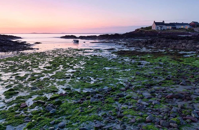 The Old Milking Parlour, Holiday Property Treffgarne, Sleeps 6, 3 bedrooms, bathrooms