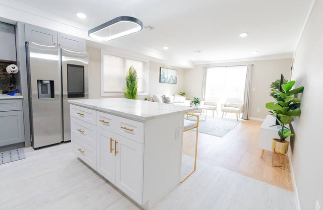 GRAND 3BR Modern Apt - 15mins to NYC!