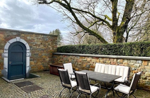 Luxurious cottage right next to great hiking trails and racetrack action