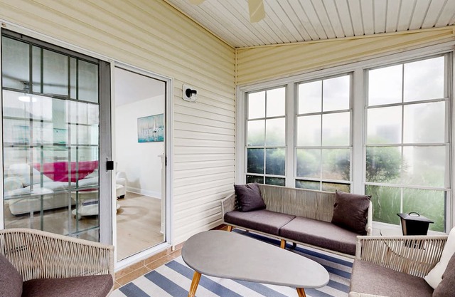 Keys of Marsh Harbor townhome with pool/tennis access, private patio & fireplace