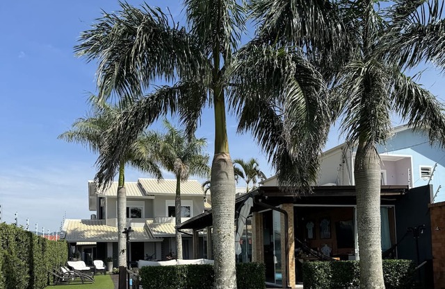 Deliciosa Casa a Beira Mar na Praia da Pinheira com Piscina