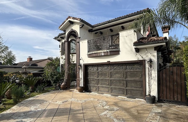 Charming 4-bedroom Entire House with swimming pool WiFi in welcoming Burbank