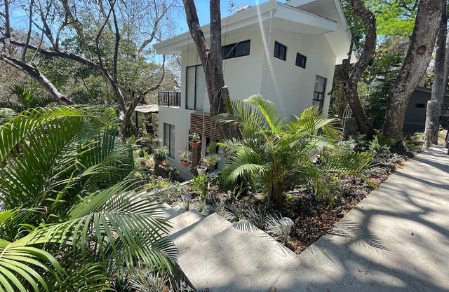 New! Luxury Beach House, pool, tropical garden, 10 minute walk to beach