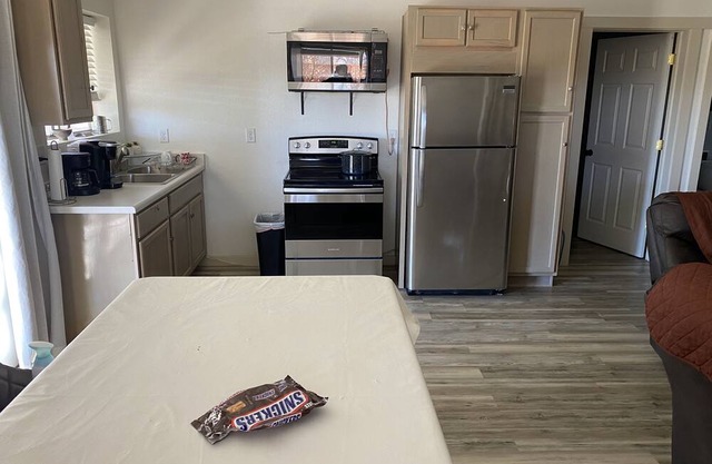 Private and comfortable clean and a bubbling hot tub two bath rooms one bedroom