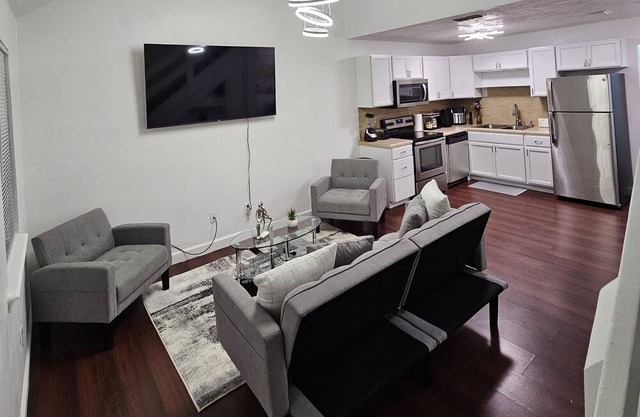 Beautiful Home Near Fsu/famu- Perfect for Walking to the Stadium 2br/2b