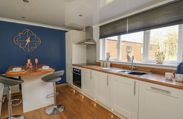 NORTH STAR, pet friendly, with a garden in Llanarth