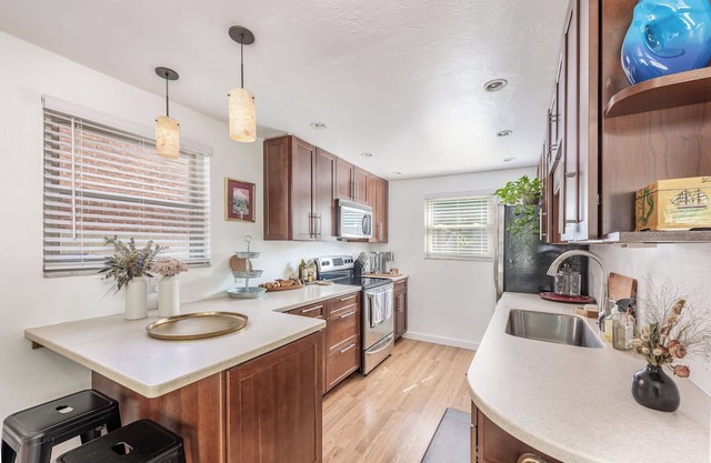 NEW Spacious West End home near downtown + stadiums w. Arcade, Fire Pit, Parking