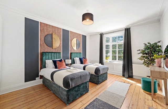 Modern Deluxe 3 Bed in Putney - Parking