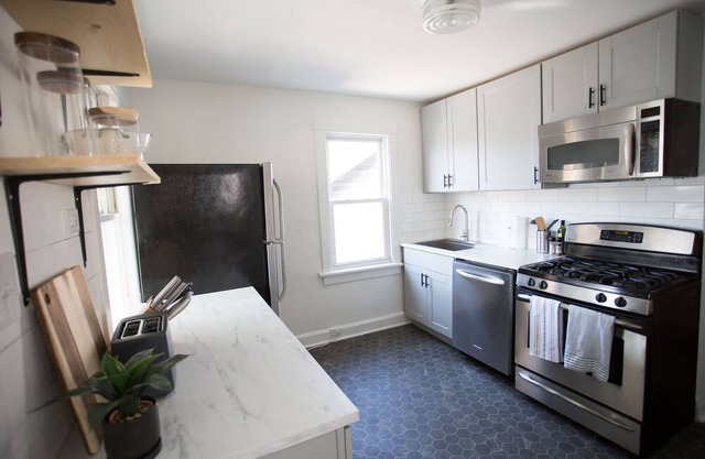 Bright 3BR APT close to O'hare and 15 minutes to City center + O'Hare