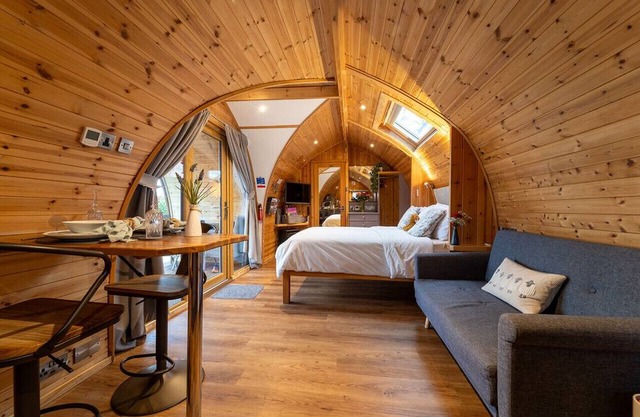 Tranquil Luxury: Hot Tub, Firepit, & Sauna