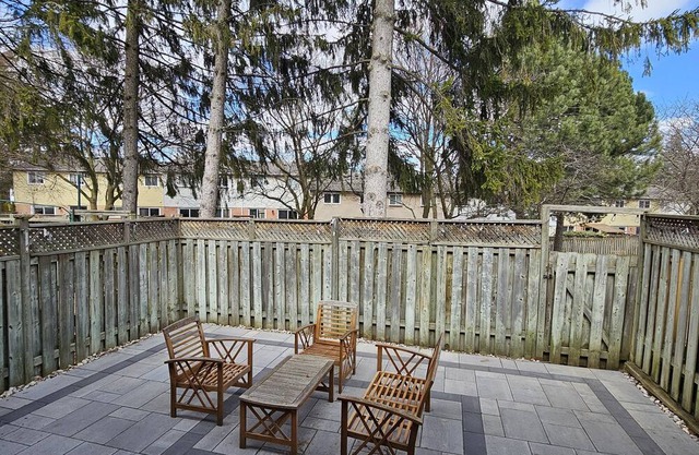 Modern 3 bedroom Townhouse minutes from the Lake in Port Credit!