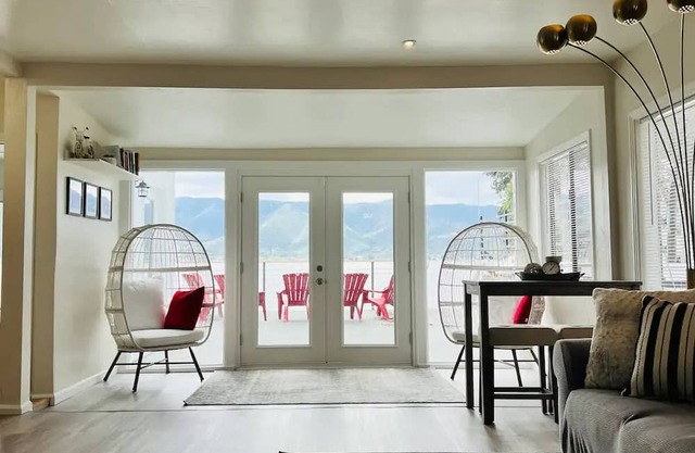 Peaceful Paradise Lake House / 7 bed / 12 guest