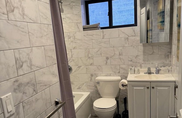 Less than 30 minutes from Manhattan - Cozy 2 bedroom in downtown Yonkers!