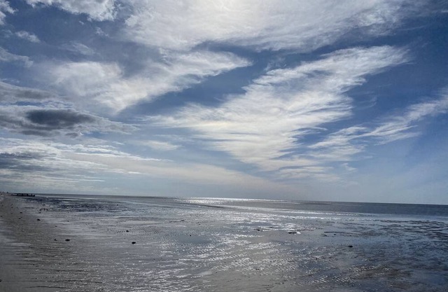 Lovely Beach house 1.5 blocks from the best sunsets. Family sized amenities.