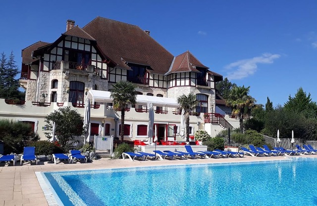 Villa de luxe on estate with 2 swimming pools