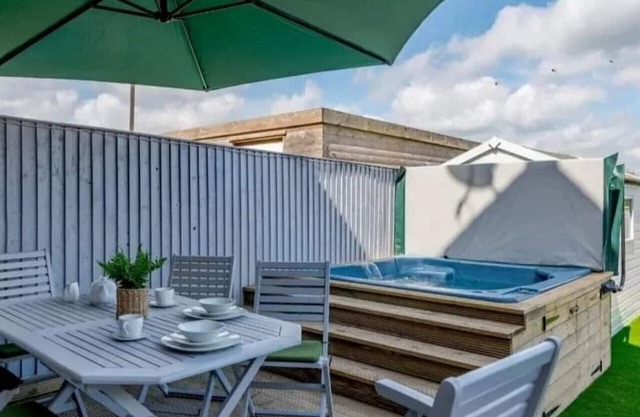 The Cosy Haven w/hottub near Flamingo Land