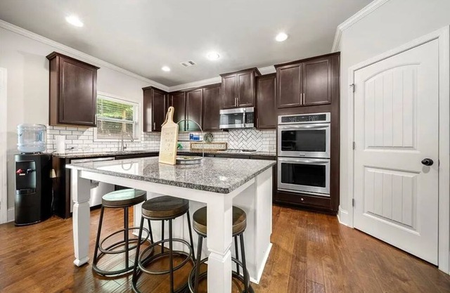 Safe & Spacious 5-bedroom house in enjoyable Atlanta with AC, WiFi, and More...