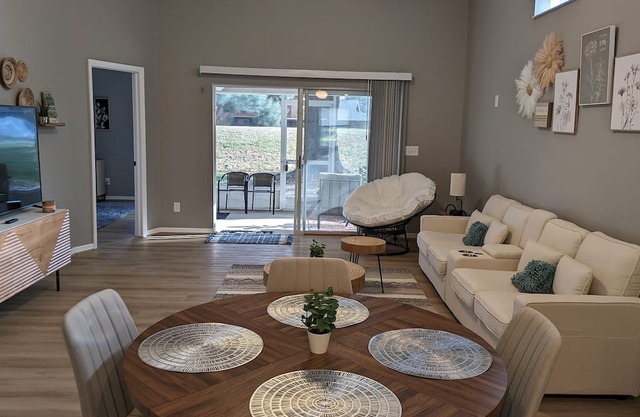 Renovated Pet Friendly in Lakeland MID TERM Travel Professionals Nurses Hospital