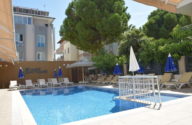 Apartment Güden Pearl Pool und Bergblick