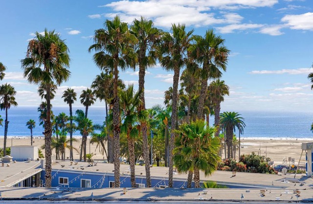 Exquisite Ocean View 3-Story Haven Private rooftop
