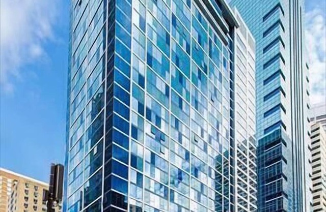 Steps from Rittenhouse Square Studio BR | Pool+Gym