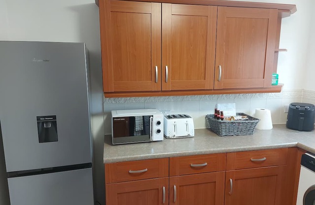 2 bedroom apartment overlooking canal near CBS Arena, George Elliot, UHCW 🏥