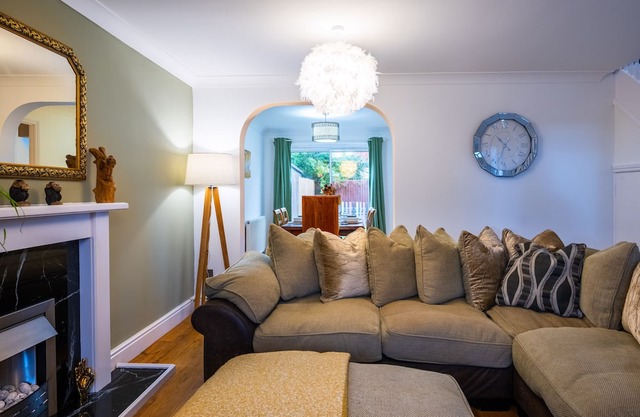 Spacious 4-br Cambridge House, Free Parking