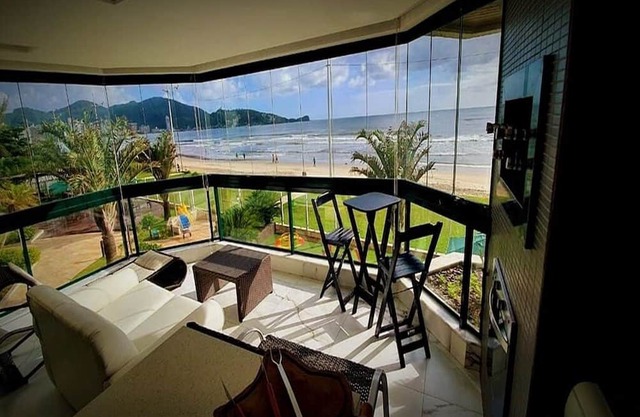 Apto Pé na Areia com 4 Suítes