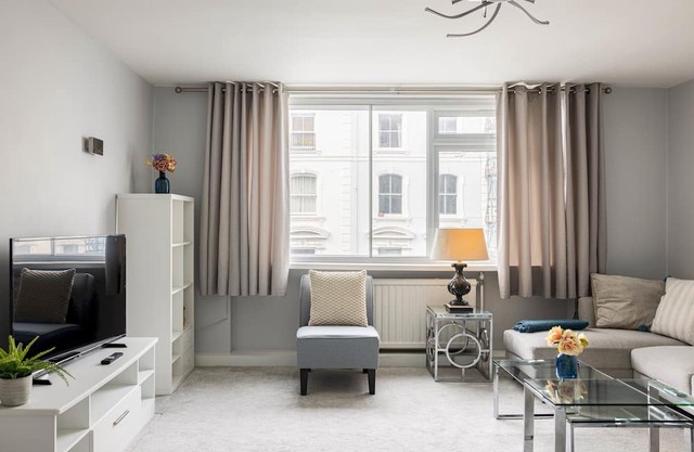 Arundel house - Two Bedroom Apartment, Sleeps 4