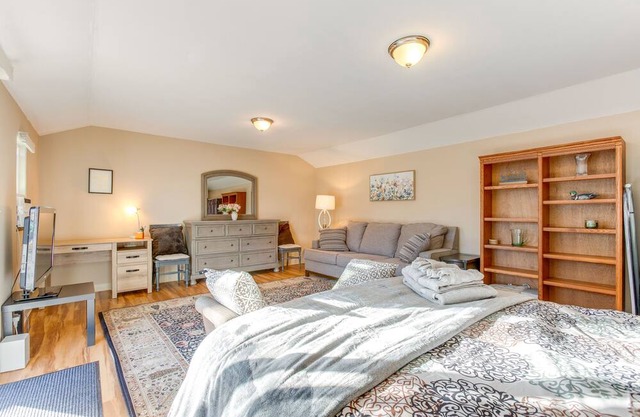 Private Englewood Studio 10 Mi to Downtown Denver