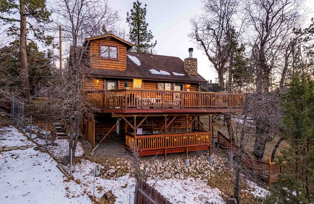 Luxury Cabin: slopes, lake, jacuzzi & VIEWS!