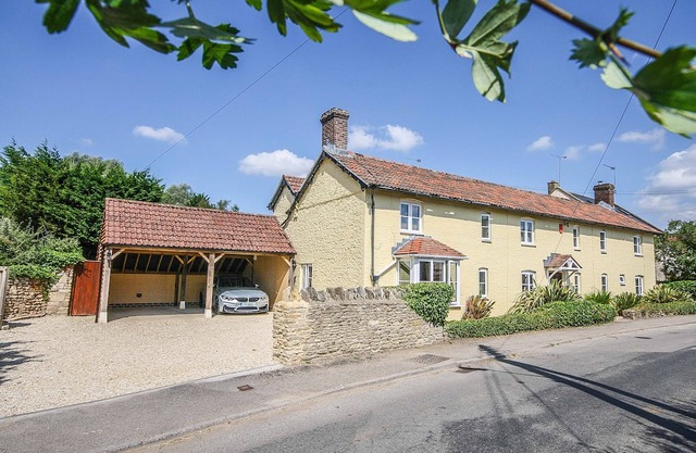 Charming 5-Bed Cottage in Old Sodbury Bristol