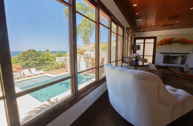 Precious in Niterói with sea view | Casa Luxo