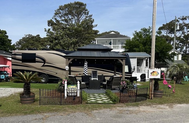 MH37A Extra Large RV Camping Spot, Ocean View, Steps from the Ocean