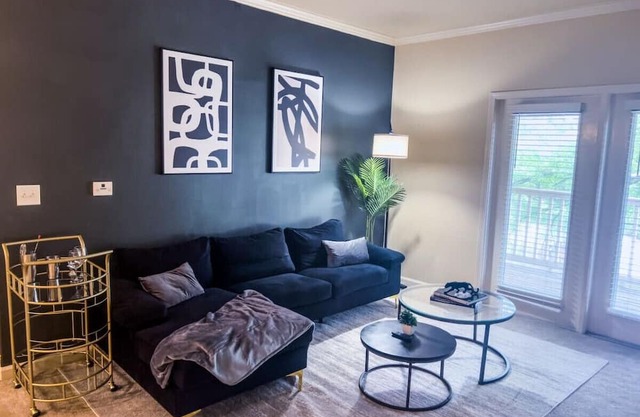 Airy 2 King Bed Suite—Mins to Uptown Charlotte!