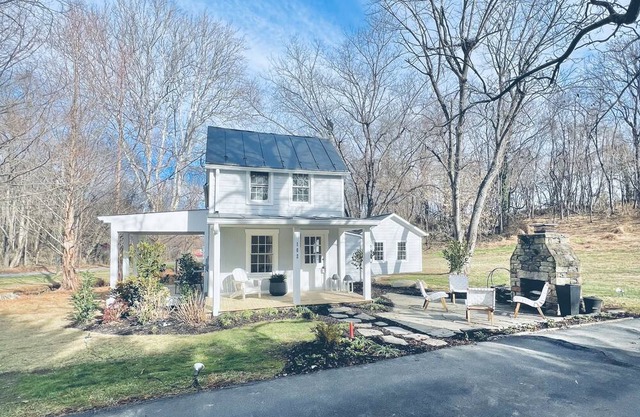 Historic gem in the heart of downtown Hamilton! Trees and a private stream