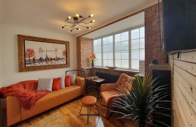 Little house on the hill / walks/ castle / miropub