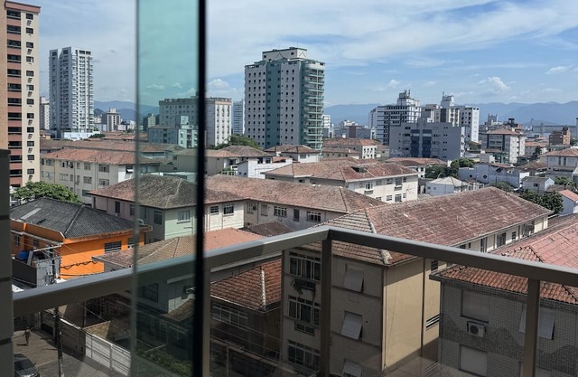 Walk to the beach and Shopping Mall. Private garage