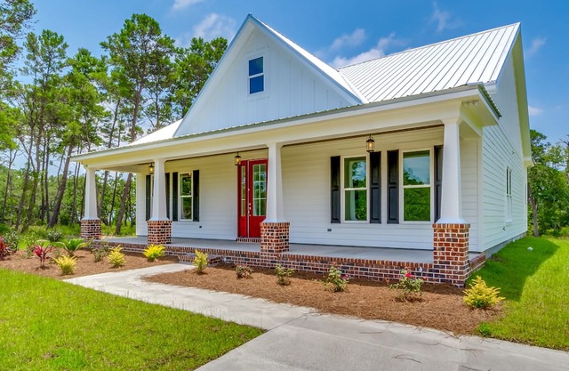 Florida Coastal Cottage with Pool