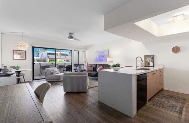 SmokeTree racket club condo in the heart of Palm Springs