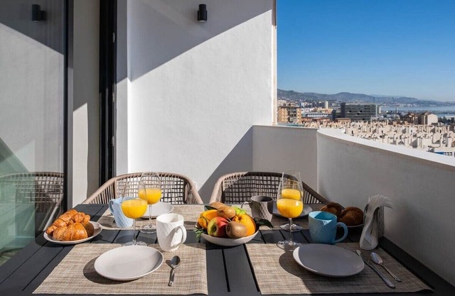 Top Floor Sea View & Terrace in Malaga!