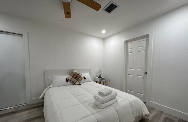 close to Kendall Hospital and FIU + private bathroom + entrance