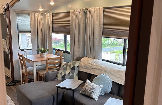 Shrimp Queen Glamper 2 BR-5 beds-Topsail Beach NC