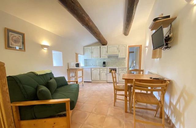 La BOULANGERIE with private terrace and barbecue/shared pool