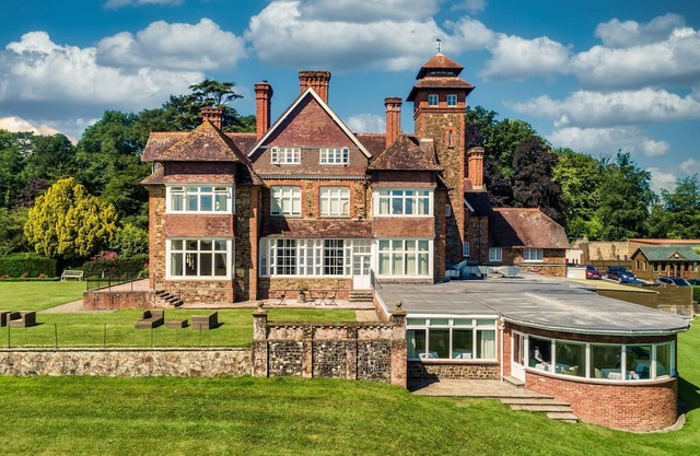 Luxurious 2 bedroom lodges with stunning meadow views.