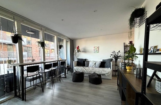 Spacious 1BD Flat w/Balcony - London Fields!