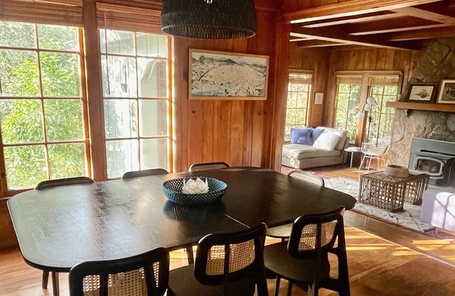 Willow Farm Cabin & Farm Retreat - Beautiful 100 year old cabin on farm.