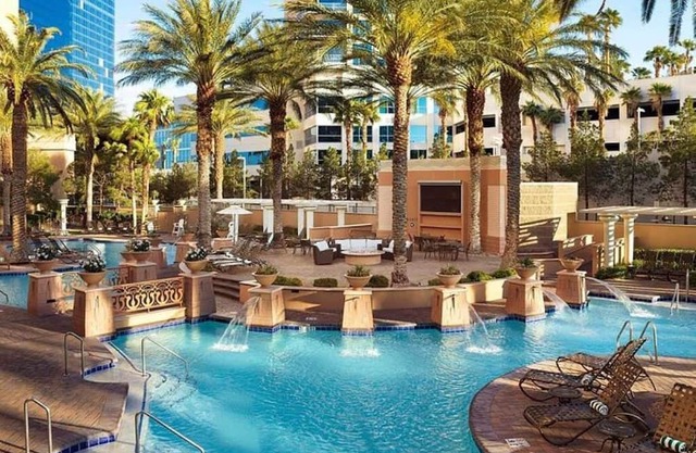 Luxury 1 bedroom suite on the Strip for 4 people during the SUPERBOWL Las Vegas