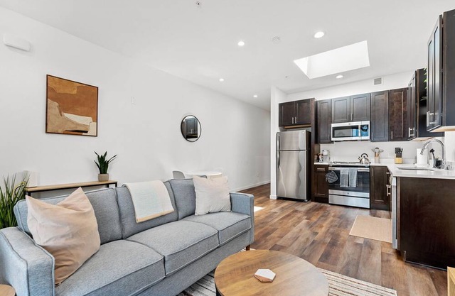 FREE Parking: Elegant 1BR Apt 4min to Gonzaga, Convention Center and Downtown