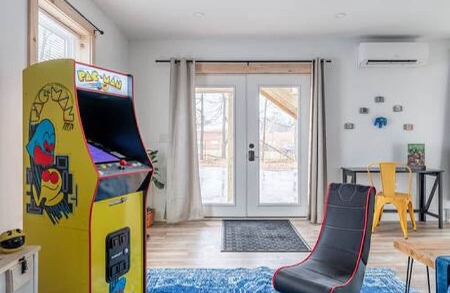Bangor Gaming Getaway: 2BR Apartment | Parking